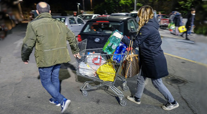Coronavirus: assalto ai supermarket dopo il Decreto Conte Coronavirus: assalto ai supermarket dopo il Decreto Conte