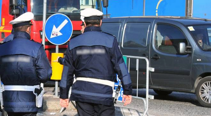 In Umbria posti di blocco e verbali da 17 falsi agenti  In Umbria posti di blocco e verbali da 17 falsi agenti