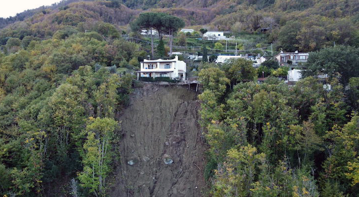Ischia. Le cause della tragedia che ha già fatto 8 morti Ischia. Le cause della tragedia che ha già fatto 8 morti