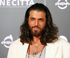 L'attore e modello turco Can Yaman nelle vesti di Sandokan L'attore e modello turco Can Yaman nelle vesti di Sandokan