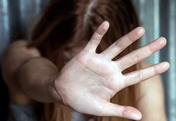 Con un brutto video Beppe Grillo difende il figlio accusato di stupro di gruppo