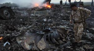 I resti del Boeing malese abbattuto il 17 luglio 2014dai separatisti filorussi del Donbass