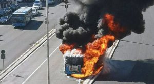 Ennesimo bus a fuoco a Roma, giovedì 22 in piazza Pio XI