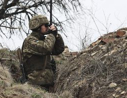 Soldato ucraino sul fronte del Donbass
