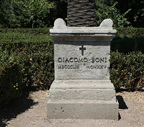 La tomba di Giacomo Boni negli Orti Farnesiani