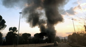 Il video del grave incendio all'azienda Ferrocat di Maratta