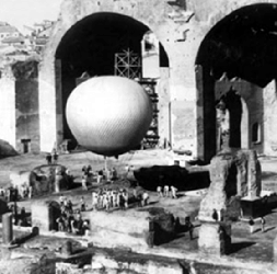 Il pallone del Genio militare legato a terra, utilizzato da Giacomo Boni nel 1900 per supportare gli scavi al Foro Romano con fotografie aeree