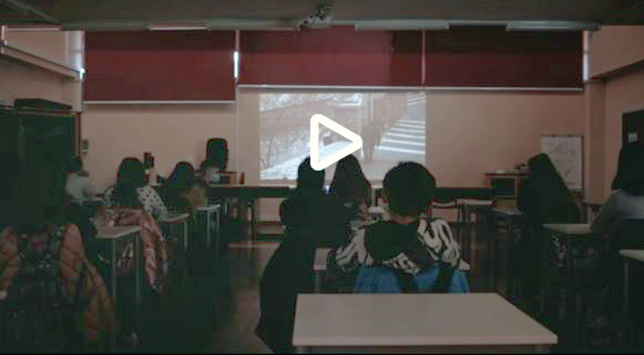 Una scena del docu-film di Marco Iermanò «Documento» girato in una scuola del quartiere romano del Trullo