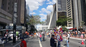 Brasile, San Paolo. A passeggio la domenica sull'Avenida Paulista pedonalizzata