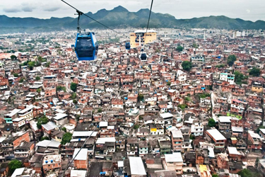Brasile. L'immensa favela del Morro do Alemão nella zona nord di Rio de Janeiro che si estende per 3 km² 