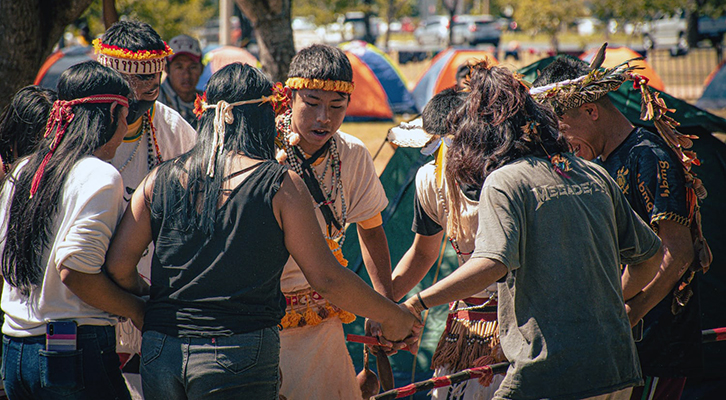 Indios brasiliani coinvolti nel progetto di Atucà Guaranì