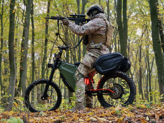 La moto elettrica Eleek Atom Military utilizzata dall'esercito ucraino