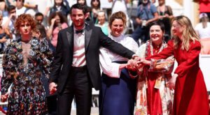 Carol Duarte, Josh O'Connor, Alice Rohrwacher, Isabella Rossellini, Alba Rohrwacher sul red carpet del Festival di Cannes 2023 per «La Chimera»