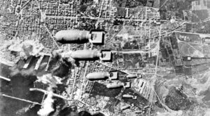 Nello Musumeci, La Sicilia bombardata (1940-1943) Rubbettino. Nella foto: uno degli attacchi aerei angloamericani subiti da Palermo