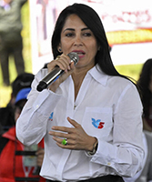 Luisa González in un momento della campagna elettorale per le presidenziali in Ecuador