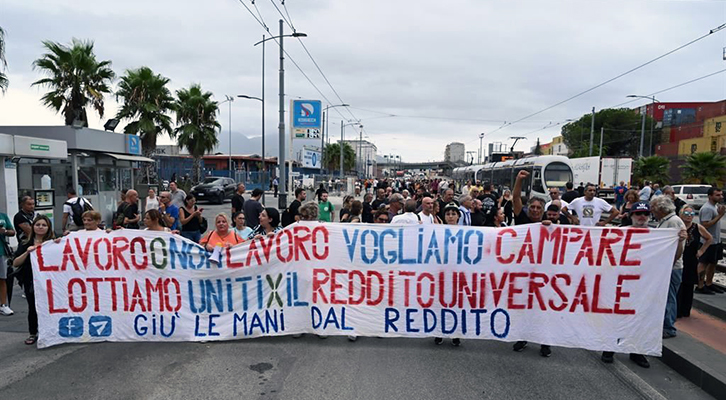 Un Corteo di ex percettori del Reddito di Cittadinanza e militanti della sinistra «antagonista» il 28 agosto a Napoli