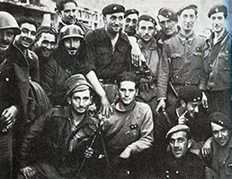 Un gruppo di ufficiali nazionalisti della 5a divisione navarrese in una foto scattata nel 1939 nell'imminenza della fine della Guerra civile.
