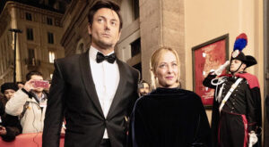 Giorgia Meloni e Andrea Giambruno alla prima della Scala di Milano nel dicembre 2022. La fine della loro relazione utilizzata dalla sinistra Lgbt per l'ennesimo attacco alla famiglia tradizionale