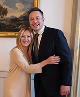 L'imprenditore sudafricano naturalizzato statunitense Elon Musk, patron di Tesla, XSpace e X, con la presidente del Consiglio italiano Giorgia Meloni.