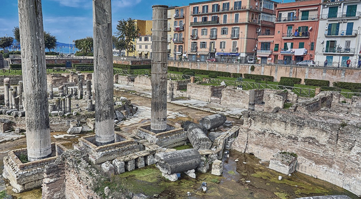 La cittadina di Pozzuoli è un prezioso parco archeologico a cielo aperto