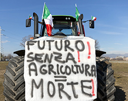 La normativa Ue ha fatto esplodere le proteste degli agricoltori già provati per varie cause