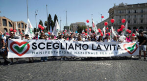 Si svolgerà il 22 giugno a Roma la manifestazione nazionale per la vita. Corteo da piazza della Repubblica al Circo Massimo. Poi il concerto dei «The Sun».
