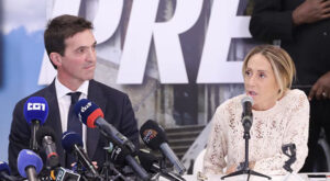 Francesco Acquaroli è stato riconfermato alla guida della Regione Marche battendo nettamente lo sfidante Matteo Ricci, candidato dal campo largo delle sinistre. Nella foto con Arianna Meloni durante la conferenza stampa seguita all'esito del voto.