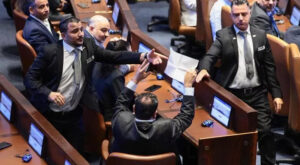 Due Decreti Legge sul contrasto all'antisemitismo presentati dai sen. Romeo e Gasparri mettono fortemente in pericolo la libertà di opinione. Nella foto: contestazione alla Knesset durante il discorso di Trump
